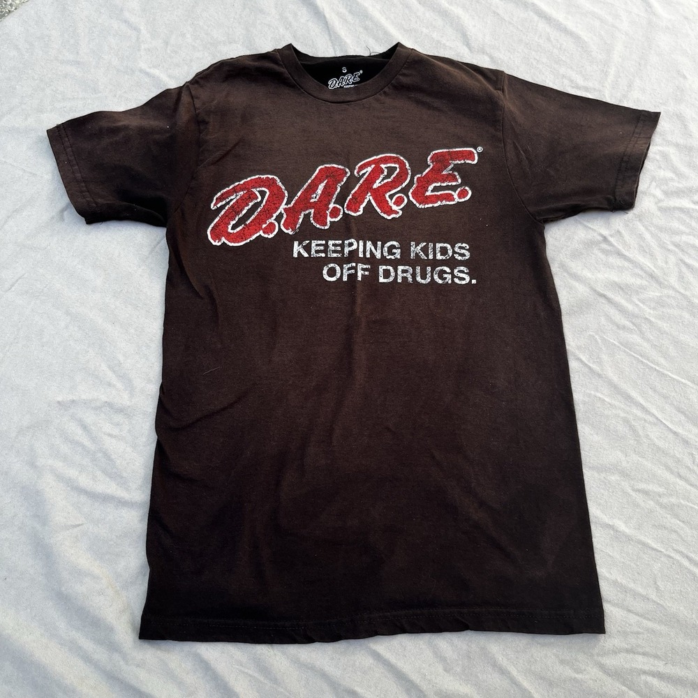 Dare Shirt Black Red D.A.R.E Keeping Kids Off Drugs Tee Small 100% Cotton